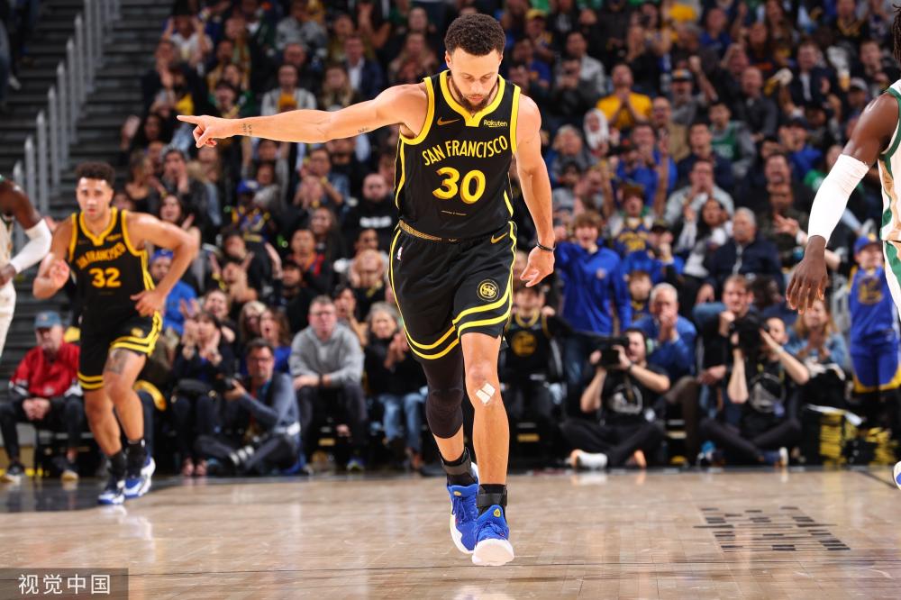 置身球场中 置身球场中