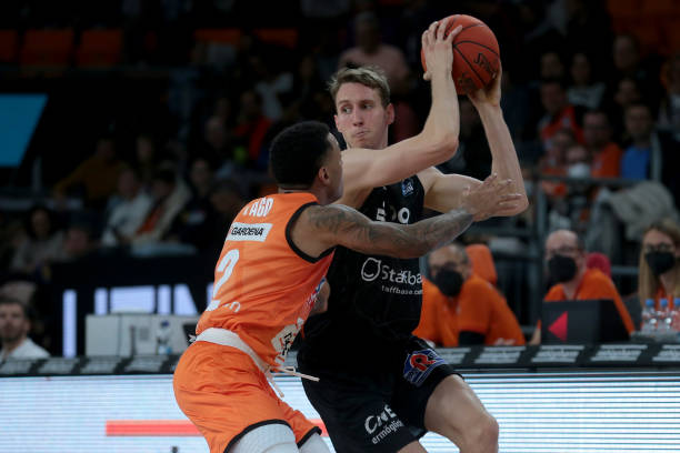 到对方门将 到对方门将