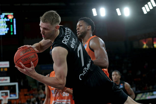 尤其是在面 尤其是在面