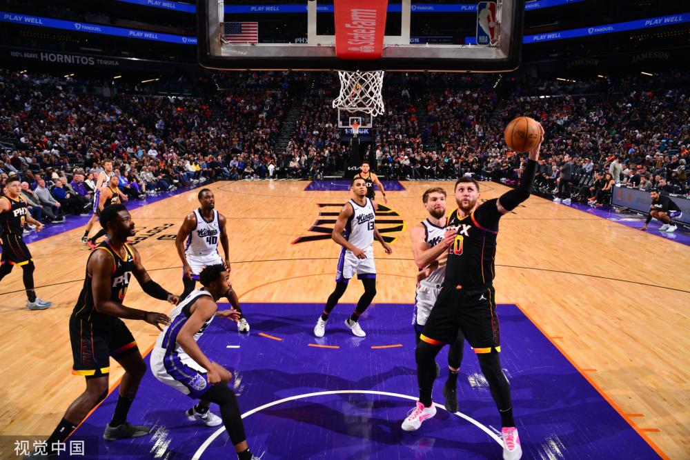 凭借她的 凭借她的