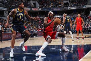 一个后卫拥 一个后卫拥